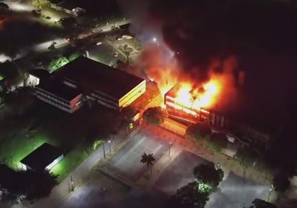 Prejuízo de R$ 100 milhões: PF investiga incêndio na UFPE