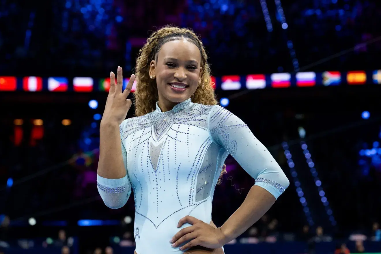 Rebeca conquista ouro e se torna tricampeã mundial