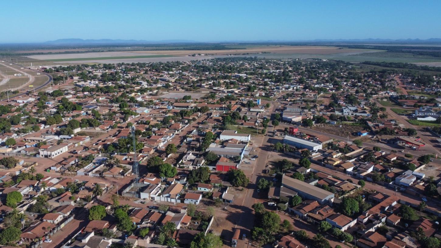 Santana do Araguaia contrata mesa e cadeira para professor por mais de R$ 3 mil