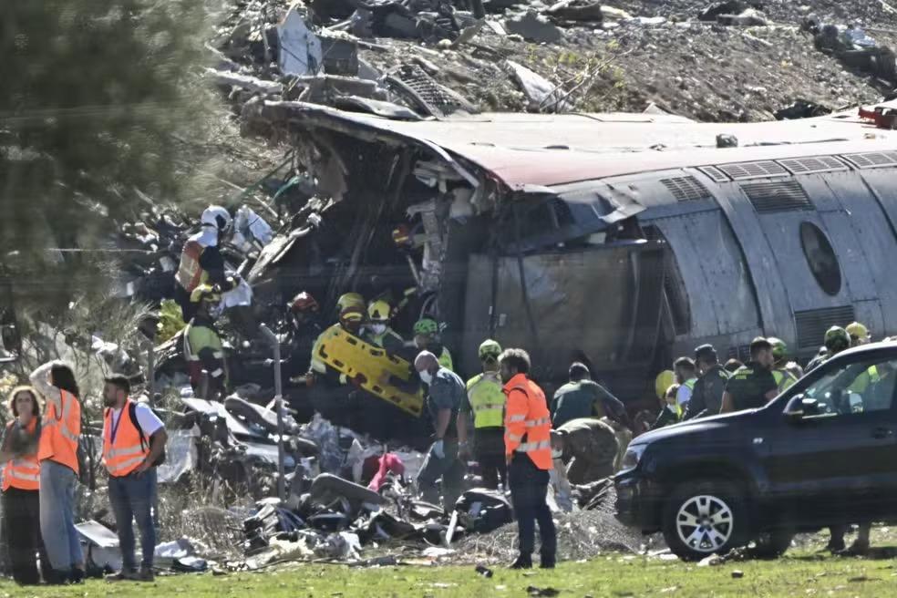 Tragédia na Espanha: colisão de trens deixa dezenas de mortos