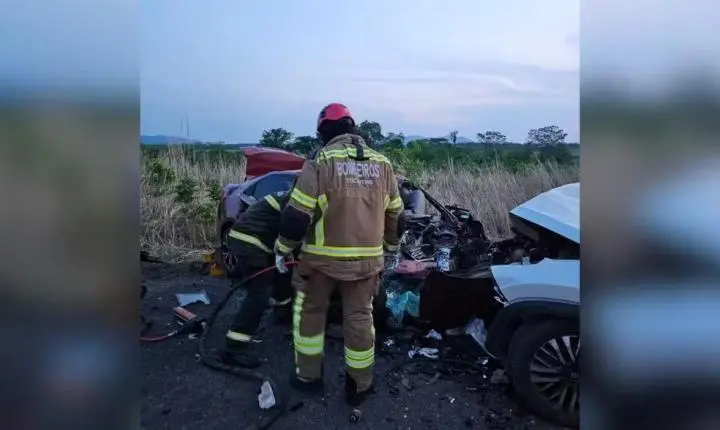 Acidente entre caminhonete, carro e moto deixa quatro mortos no Tocantins