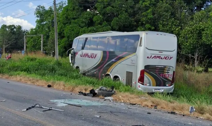 Acidente fatal envolvendo carro e ônibus é registrado entre Eldorado e Marabá