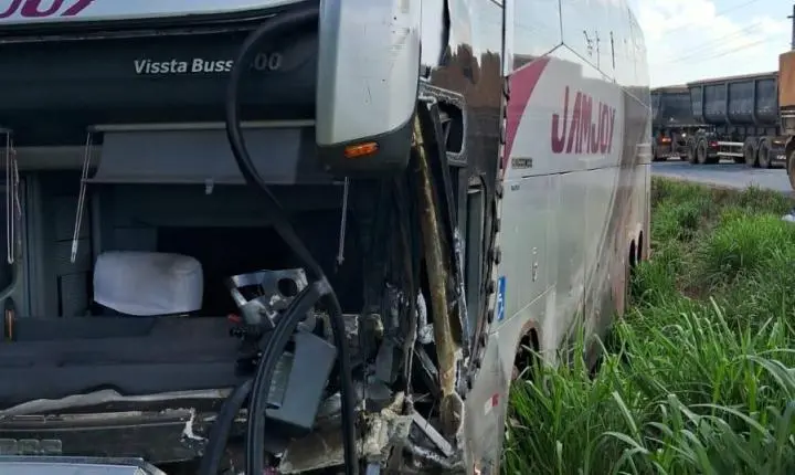 Acidente fatal envolvendo carro e ônibus é registrado entre Eldorado e Marabá