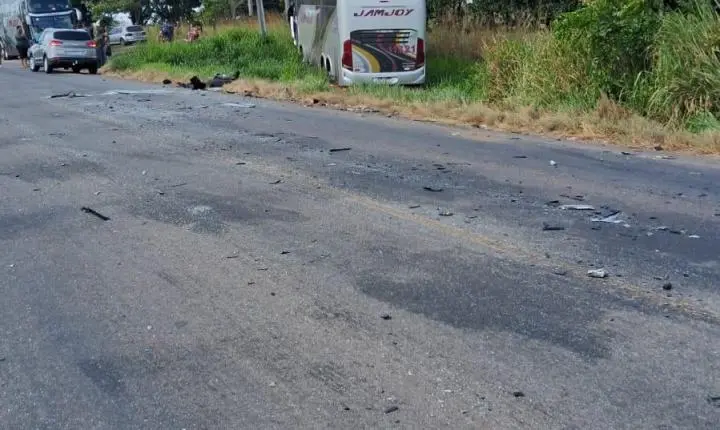 Acidente fatal envolvendo carro e ônibus é registrado entre Eldorado e Marabá
