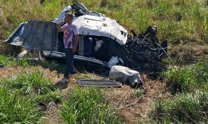 Acidente fatal envolvendo carro e ônibus é registrado entre Eldorado e Marabá