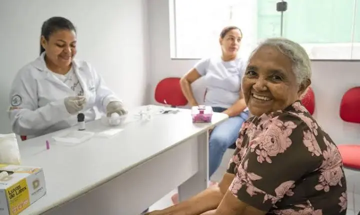 Altamira anuncia reforço na saúde com nova ambulância, micro-ônibus e uniformes para agentes