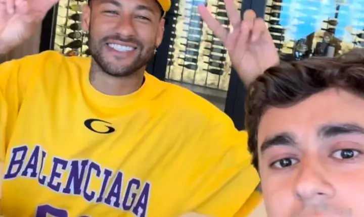 Ao lado de Nikolas, Neymar declara apoio a Flávio Bolsonaro