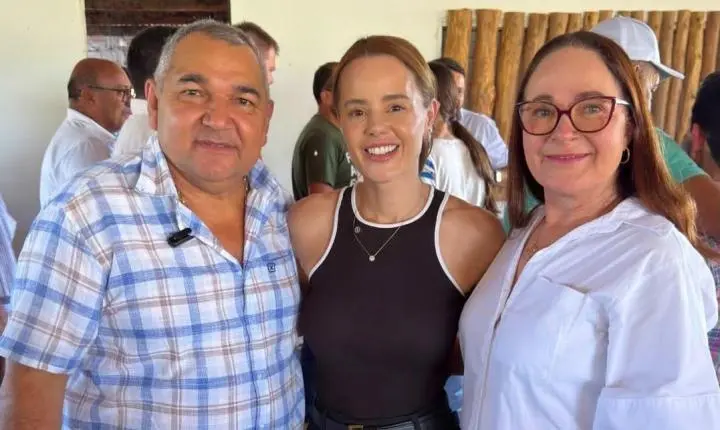 Ao lado de Vandin e Dona Day, Érika Sabino reforça presença política em Água Azul do Norte