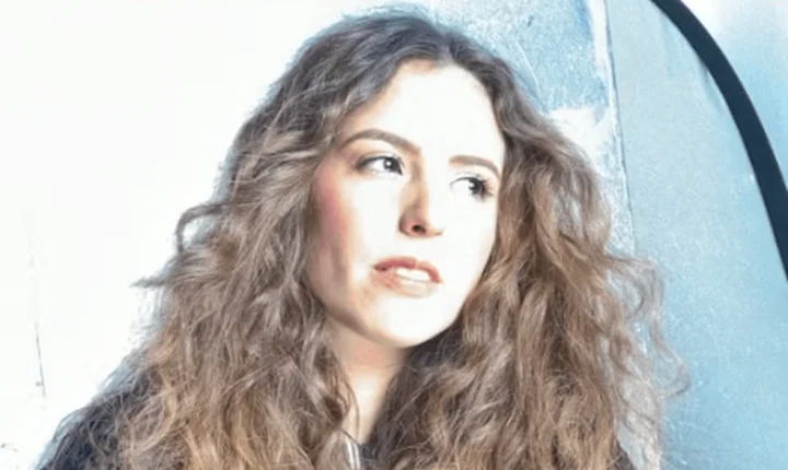 Atriz brasileira presa pelo ICE é autorizada a voltar ao Brasil