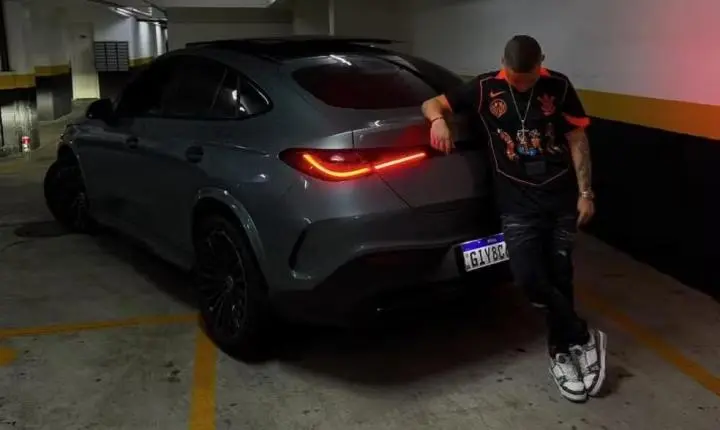 Carro de luxo de Deolane Bezerra é apreendido enquanto era dirigido pelo filho dela em SP