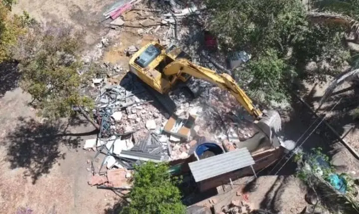 Casas, pousadas e chácaras são demolidas às margens do lago da Usina de Lajeado no Tocantins