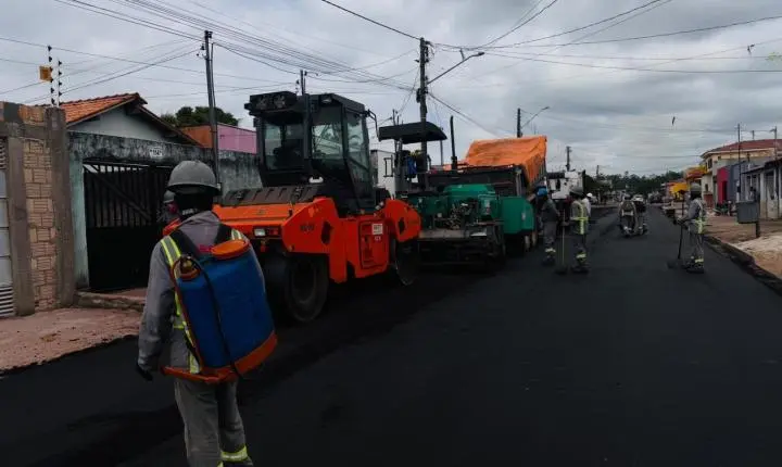 Chão preto chegou: ruas do bairro Novo Horizonte recebem asfalto em Breu Branco