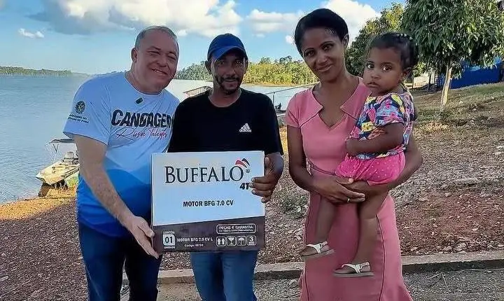 Com Russinho, Goianésia do Pará conclui entrega de 100 motores rabeta às famílias de Porto Novo