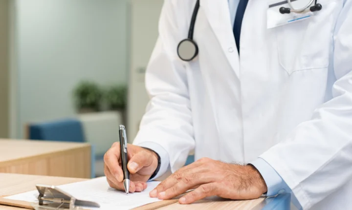 Congresso aprova exame obrigatório para médicos exercerem a profissão no Brasil