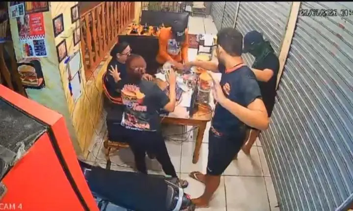 Criminosos armados invadem hamburgueria em Mosqueiro e rendem clientes