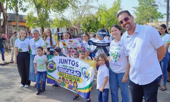 Desfile Cívico em Parauapebas reúne estudantes em celebração ao patriotismo e à cidadania