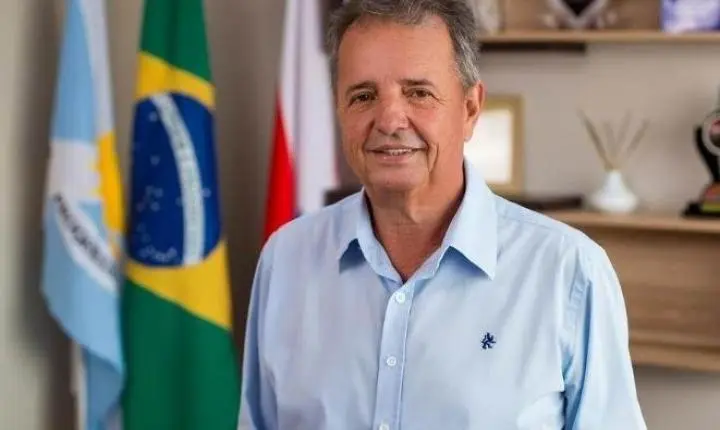 Dinheiro sobrando? Prefeitura de Xinguara firma contrato de R$ 1,5 milhão para compra de livros