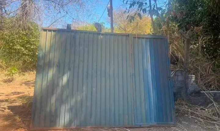Em Palmas, ladrões furtam portão de casa enquanto dono está no trabalho