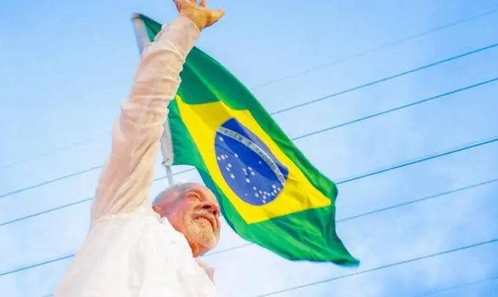 Empresas brasileiras enfrentam alta de até 21,55% nos impostos no governo Lula