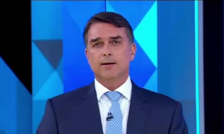 'Esgoto a céu aberto': Flávio Bolsonaro cita Belém durante debate na Globo