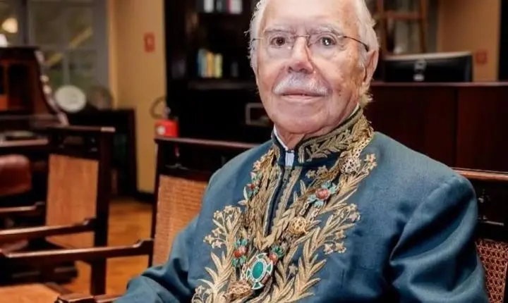 Ex-presidente José Sarney é internado em São Paulo para tratar pneumonia