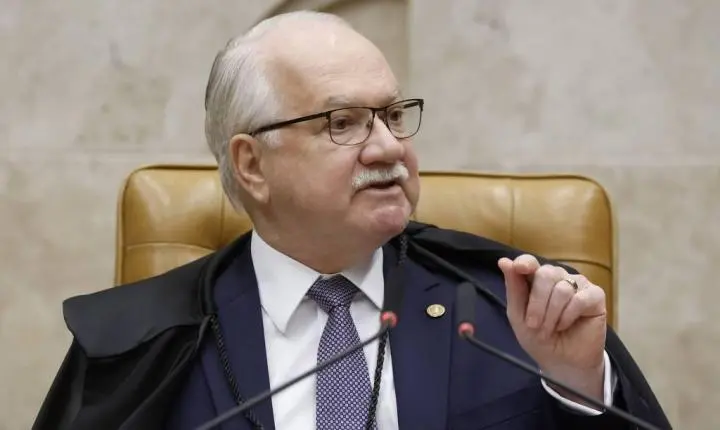 Fachin suspende decisão de Mendonça e tira de Moraes relatoria do inquérito das fake news