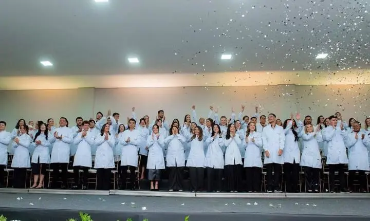 Faculdade Serra Dourada celebra novos estudantes de Medicina em Altamira