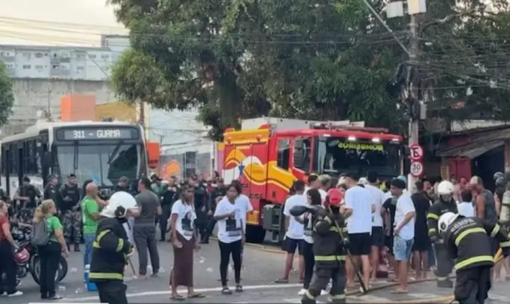 Família e amigos protestam após morte de jovem e liberdade de suspeito em Belém