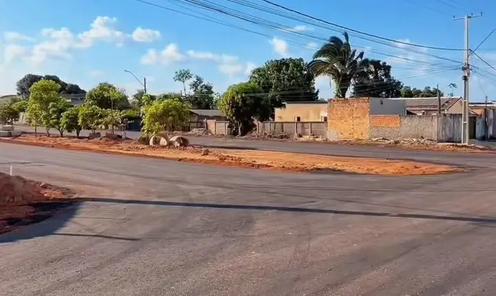 Fim da poeira: Av. Maria Ribeiro ganha asfalto e drenagem em Redenção