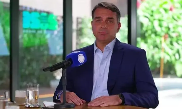 Flávio Bolsonaro diz que vai nomear 5 ministros para o STF