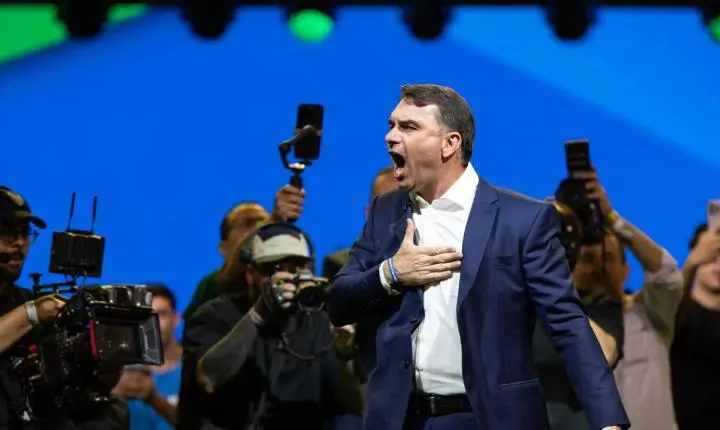 Flávio Bolsonaro promete ‘guerra’ e dá prazo para criminosos deixarem o Brasil