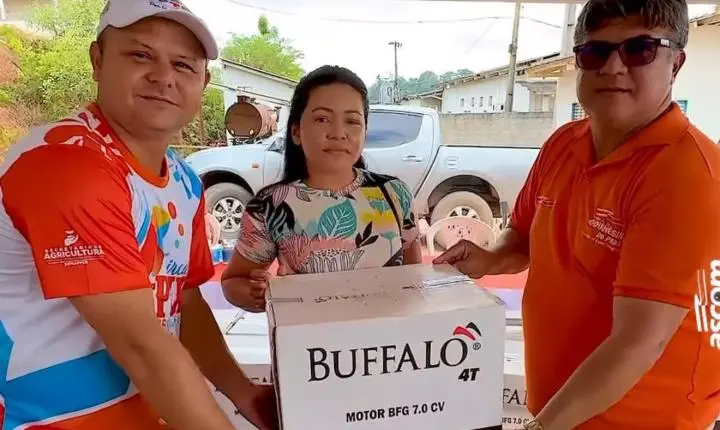 Gestão Russinho entrega 140 motores de rabeta a famílias ribeirinhas de Goianésia do Pará