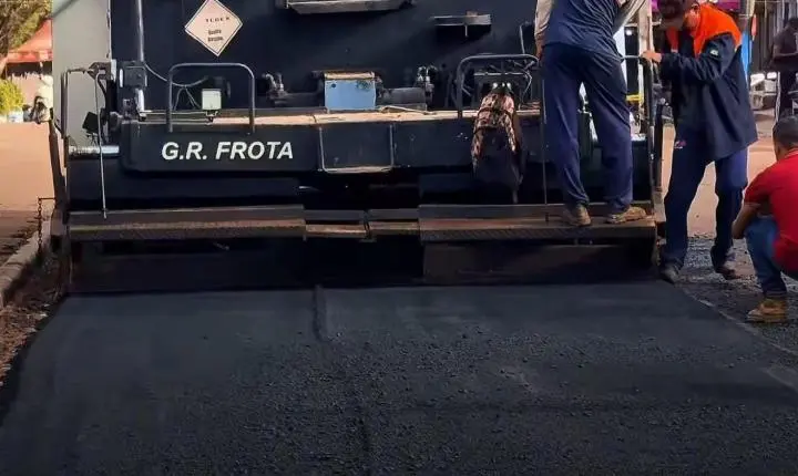 Goianésia do Pará: asfalto moderniza a Avenida Tancredo Neves