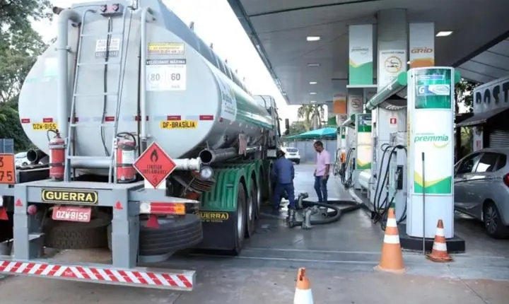 Governo prorroga subsídio de R$ 2,12 por litro do diesel por mais 30 dias