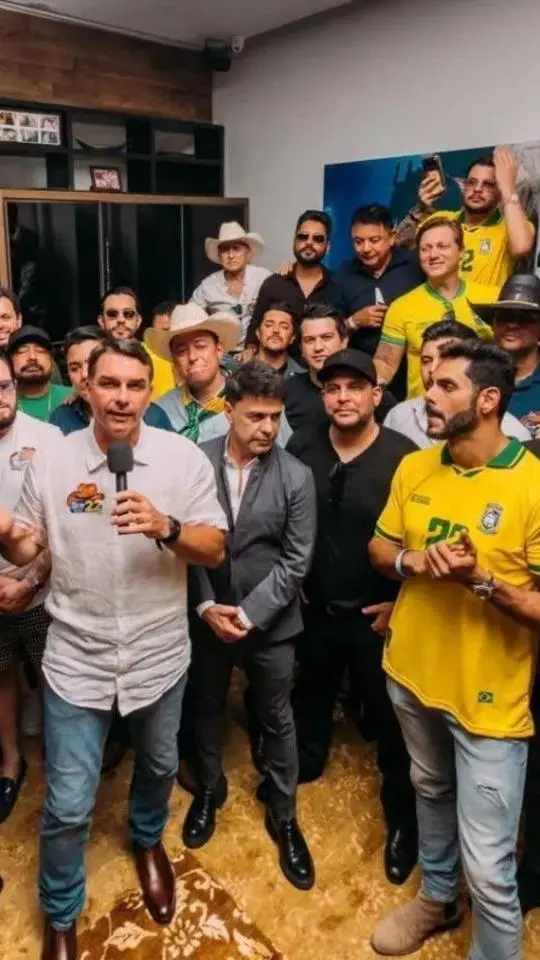 Gusttavo Lima, Leonardo e mais de 30 sertanejos declaram apoio a Flávio Bolsonaro