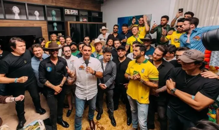 Gusttavo Lima, Leonardo e mais de 30 sertanejos declaram apoio a Flávio Bolsonaro
