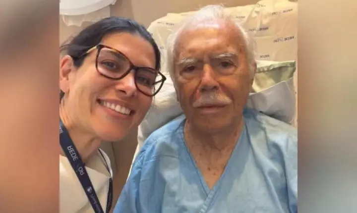 José Sarney deixa UTI após cirurgia e diz que se recupera bem
