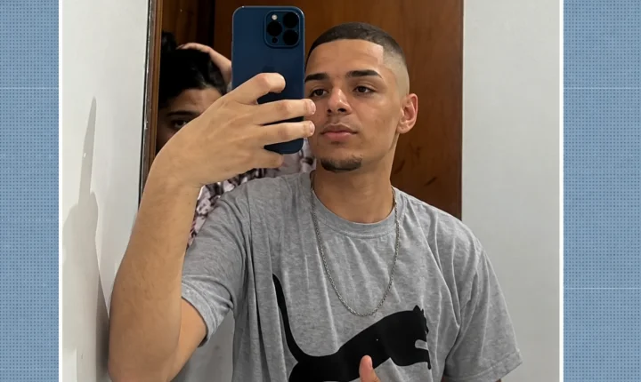 Jovem é morto com 27 tiros após PMs confundirem celular com arma em SP