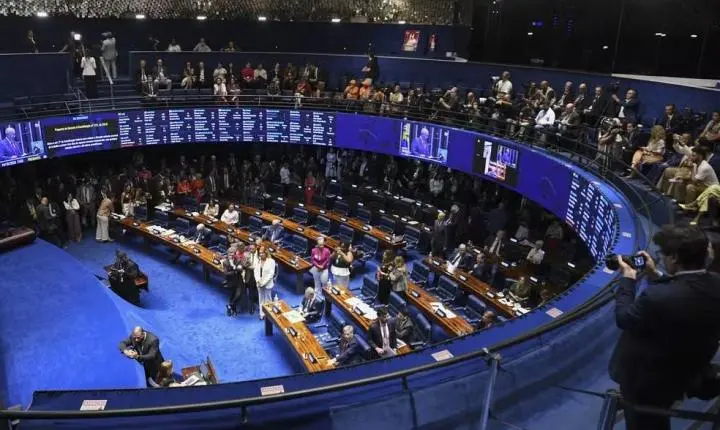 Maioridade penal: PT quer 16 anos para crimes hediondos e oposição defende 14