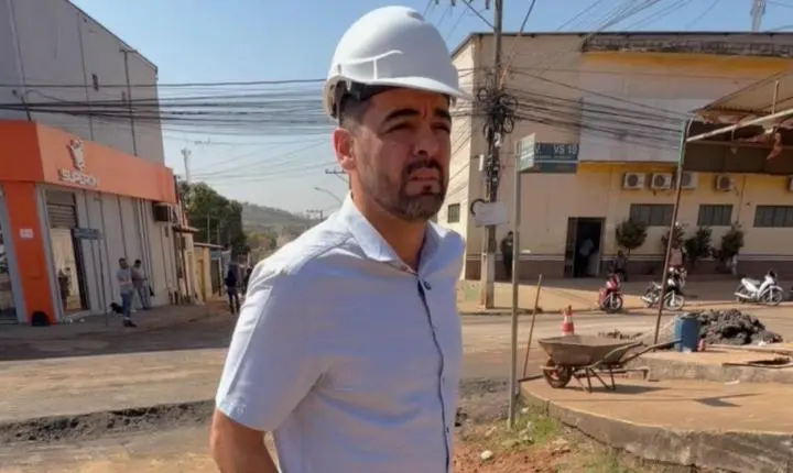 Mãos à obra em Parauapebas: Aurélio vistoria serviços de pavimentação na VS-10