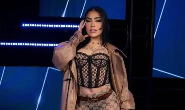 MC Mirella posa de lingerie em lugar inusitado e leva seguidores à loucura