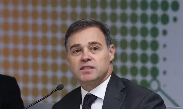 Mendonça reforça segurança e passa a usar colete à prova de balas em meio à tensão no STF