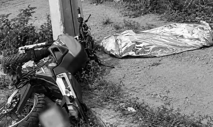 Motociclista morre após colisão violenta contra poste em Parauapebas
