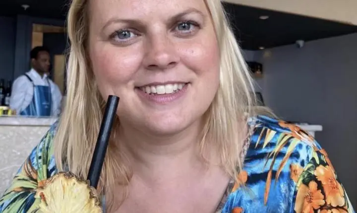 Mulher sofre falência hepática e danos cerebrais após usar suplemento do TikTok