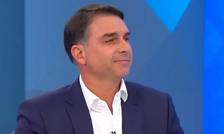 No JN, Flávio Bolsonaro afirma que respeitará resultado das urnas e prevê vitória no 1º turno