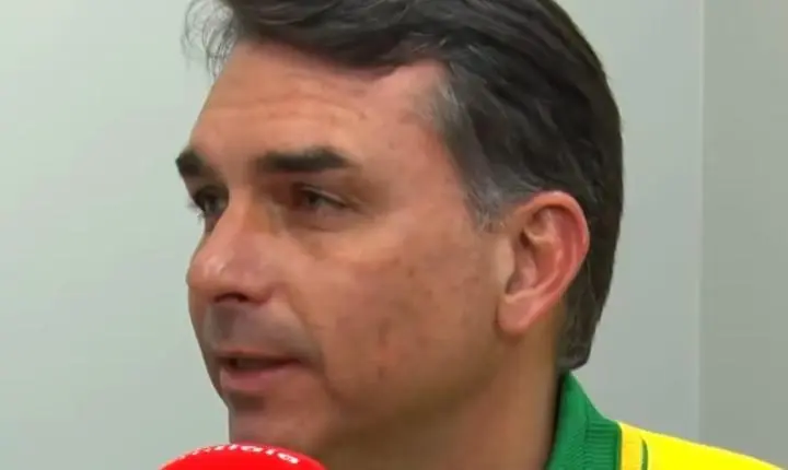 ‘Nós vamos classificar CV, PCC e milícias como terroristas’, afirma Flávio Bolsonaro