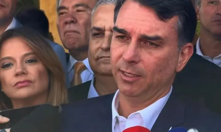 'Nós vamos reduzir a maioridade penal', afirma Flávio Bolsonaro