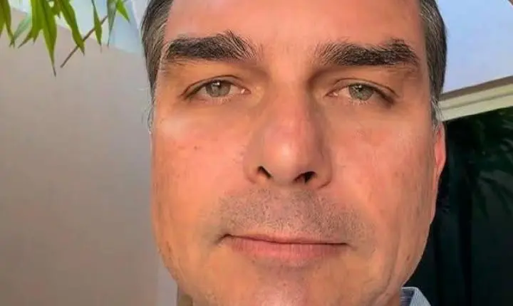 'O sistema vai tentar de tudo para me parar, mas não vai conseguir', diz Flávio Bolsonaro