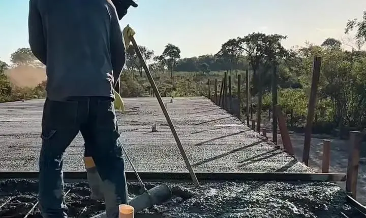 Obras da ponte sobre o rio Ribeirão de Fogo avançam em Redenção