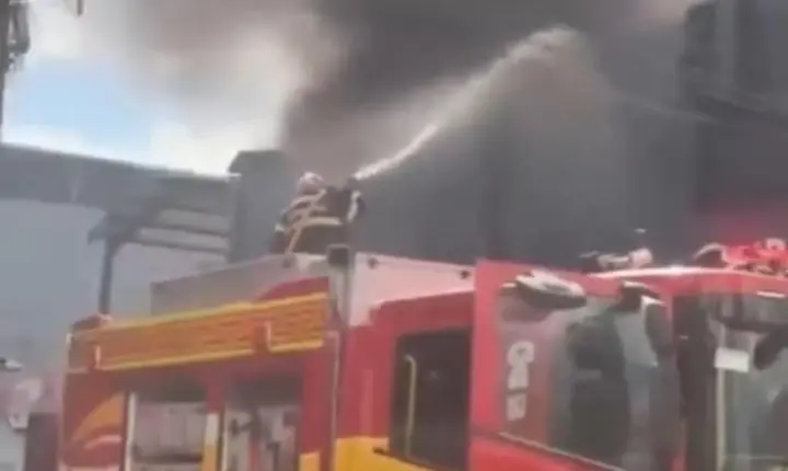 Parauapebas: incêndio atinge loja de roupas no bairro Rio Verde